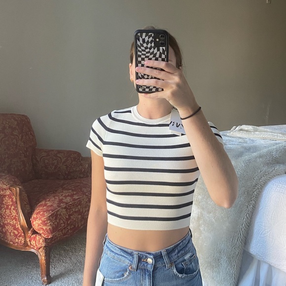 Zara Cropped T - Picture 2 of 4